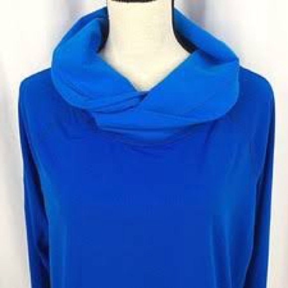 Lululemon Women's Healthy Heart Pullover Top in blue with a cowl neck Size 8 - Picture 2 of 11